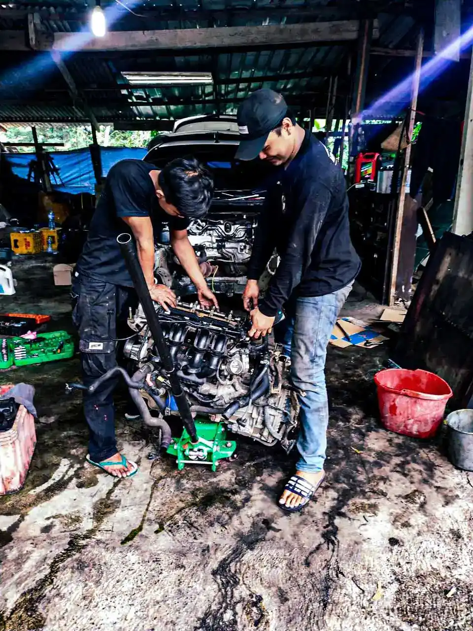 Pemasangan dan penggantian suku cadang kaki-kaki mobil